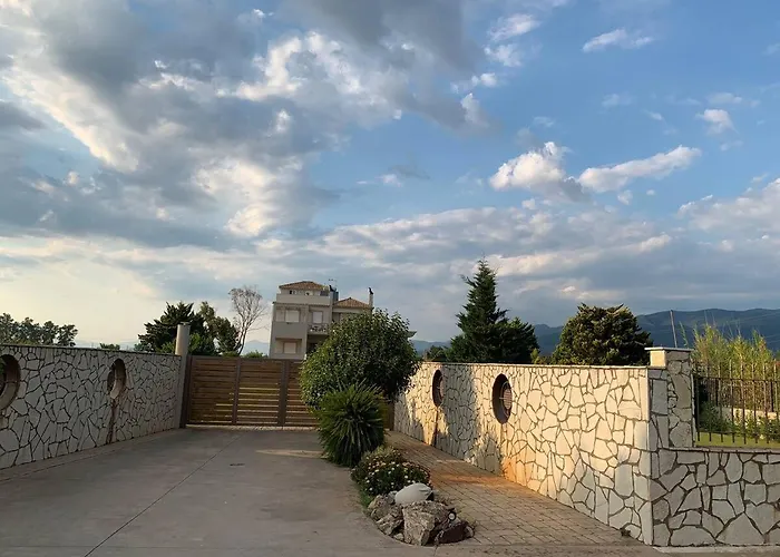 Villa Akti